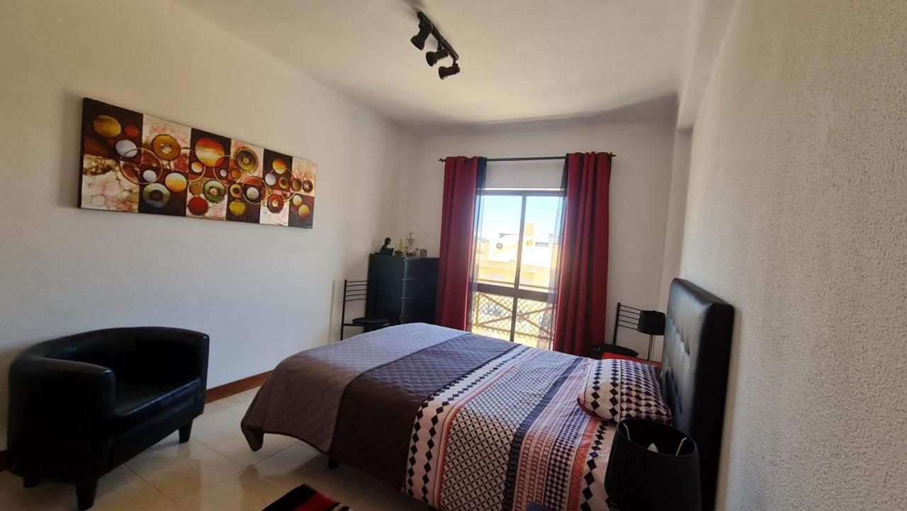 לאגוּ‏ש Apartmento Praia Da Dona Ana מראה חיצוני תמונה