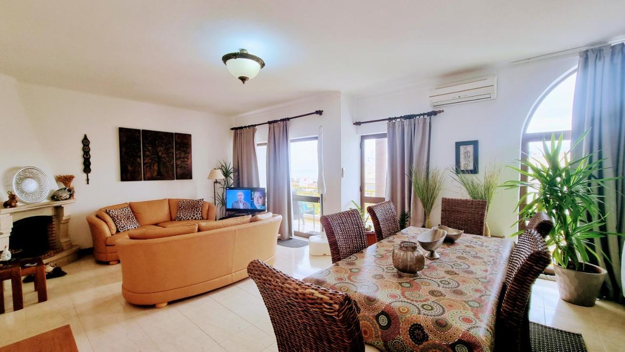 לאגוּ‏ש Apartmento Praia Da Dona Ana מראה חיצוני תמונה